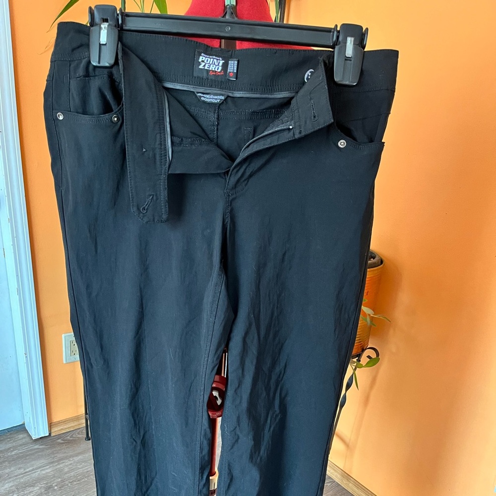 Point zero black stretchy pants.